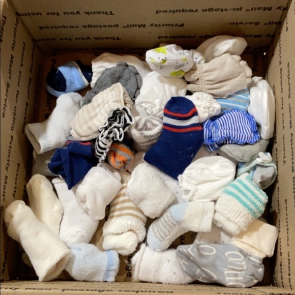 Infant socks & mitts - Picture 1 of 1
